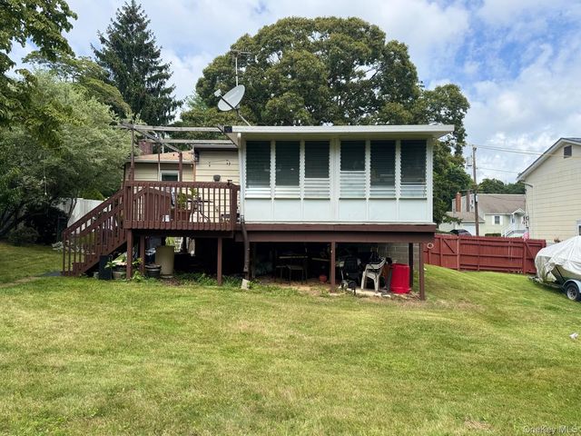 20 Birch Avenue, Farmingville, NY 11738