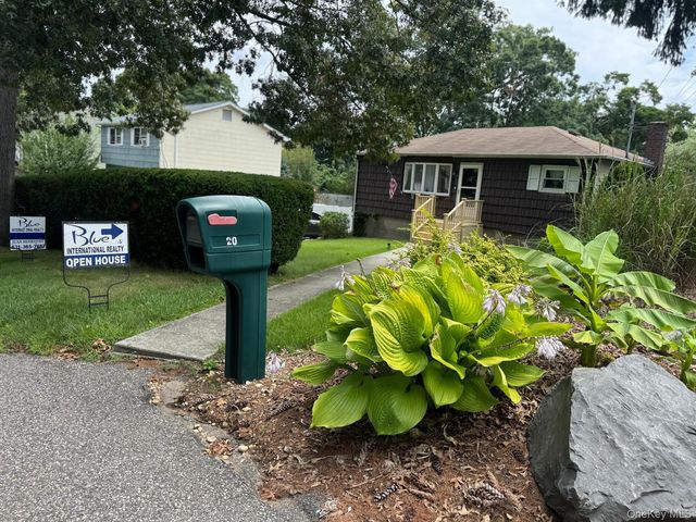 20 Birch Avenue, Farmingville, NY 11738
