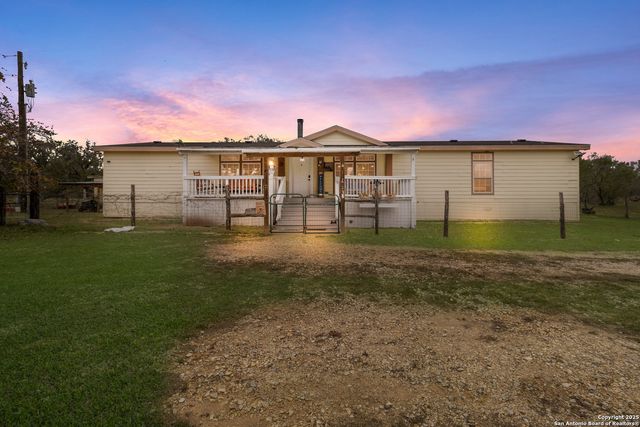 4892 County Road 427, Stockdale, TX 78160