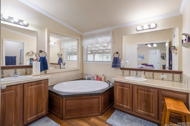 4892 County Road 427, Stockdale, TX 78160