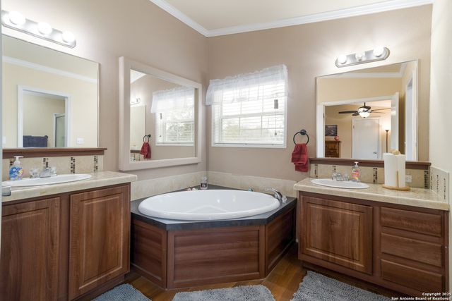 4892 County Road 427, Stockdale, TX 78160