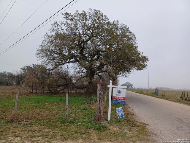 4892 County Road 427, Stockdale, TX 78160