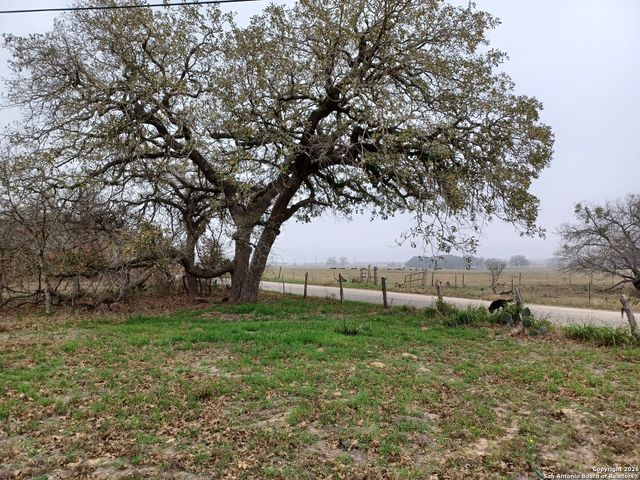 4892 County Road 427, Stockdale, TX 78160