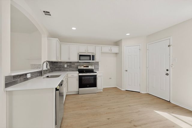 9708 Calle Del Oro Lane, Dallas, TX 75217