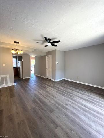 472 Britnie CT, Newport News, VA 23602