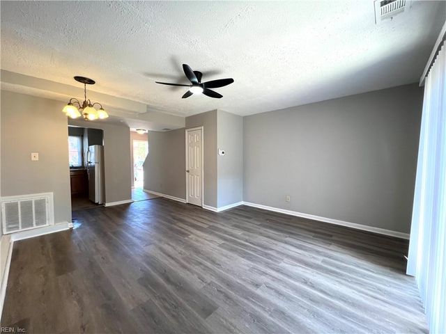472 Britnie CT, Newport News, VA 23602