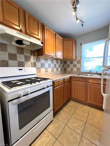 472 Britnie CT, Newport News, VA 23602
