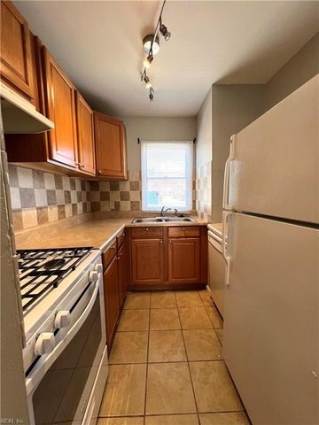 472 Britnie CT, Newport News, VA 23602