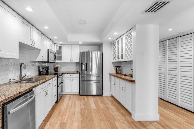 6611 SW 72nd St 38, South Miami, FL 33143