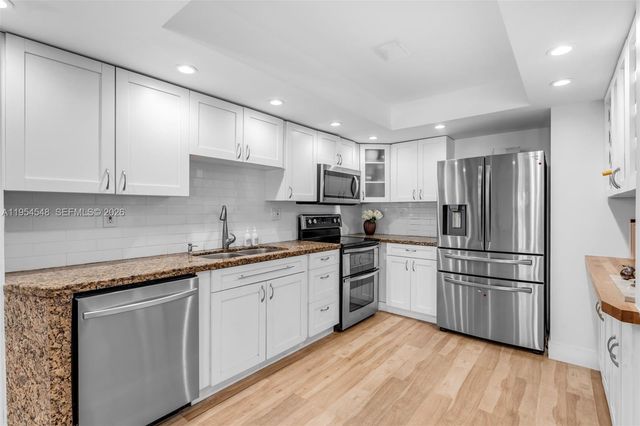 6611 SW 72nd St 38, South Miami, FL 33143