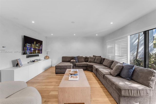 6611 SW 72nd St 38, South Miami, FL 33143