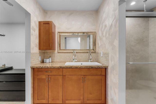 6611 SW 72nd St 38, South Miami, FL 33143