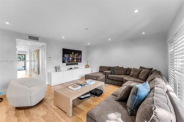 6611 SW 72nd St 38, South Miami, FL 33143