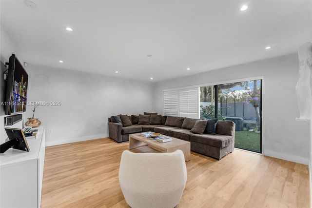 6611 SW 72nd St 38, South Miami, FL 33143