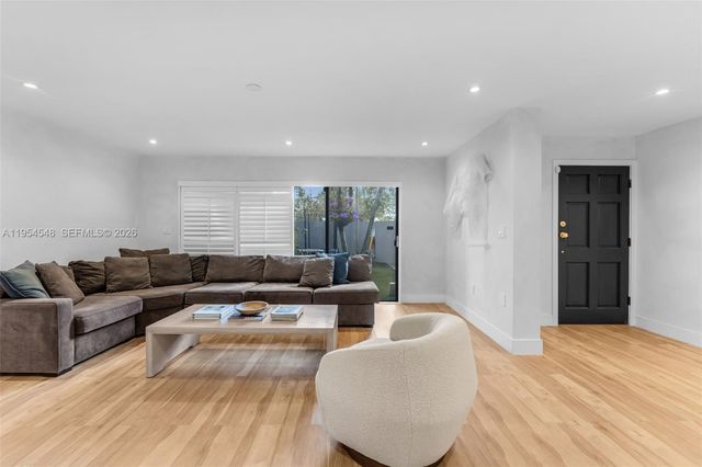 6611 SW 72nd St 38, South Miami, FL 33143