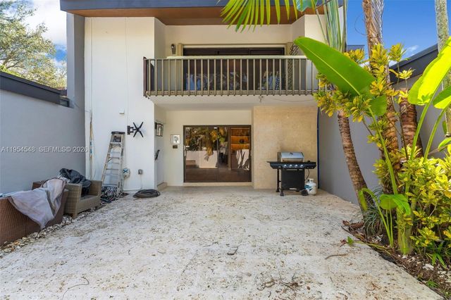 6611 SW 72nd St 38, South Miami, FL 33143