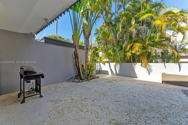 6611 SW 72nd St 38, South Miami, FL 33143