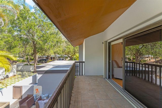 6611 SW 72nd St 38, South Miami, FL 33143