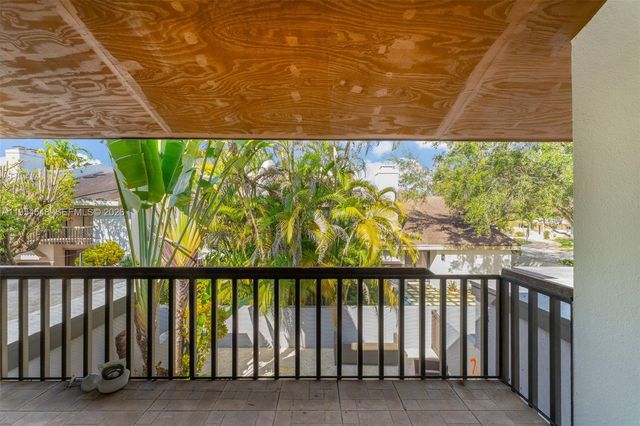 6611 SW 72nd St 38, South Miami, FL 33143