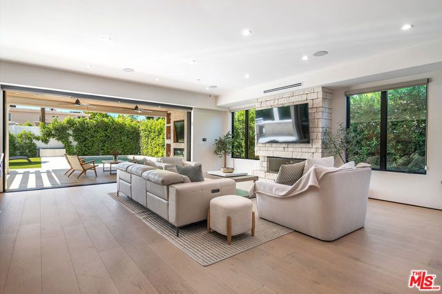 5529 Greenbush Avenue, Sherman Oaks, CA 91401