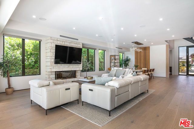 5529 Greenbush Avenue, Sherman Oaks, CA 91401
