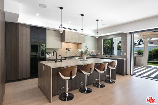 5529 Greenbush Avenue, Sherman Oaks, CA 91401