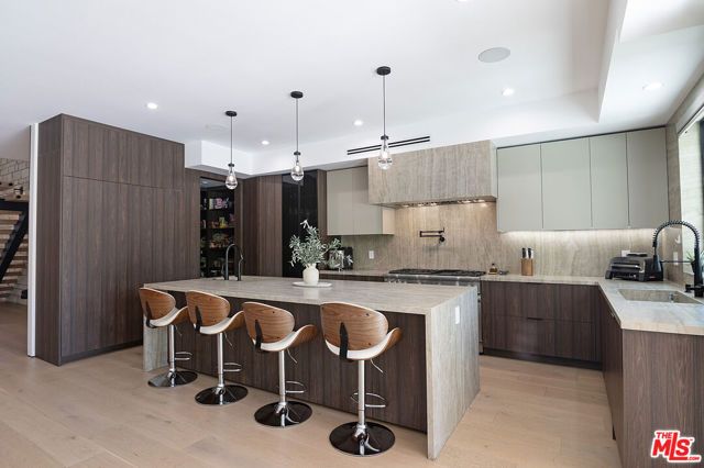 5529 Greenbush Avenue, Sherman Oaks, CA 91401