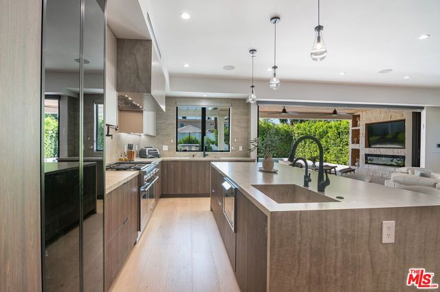 5529 Greenbush Avenue, Sherman Oaks, CA 91401