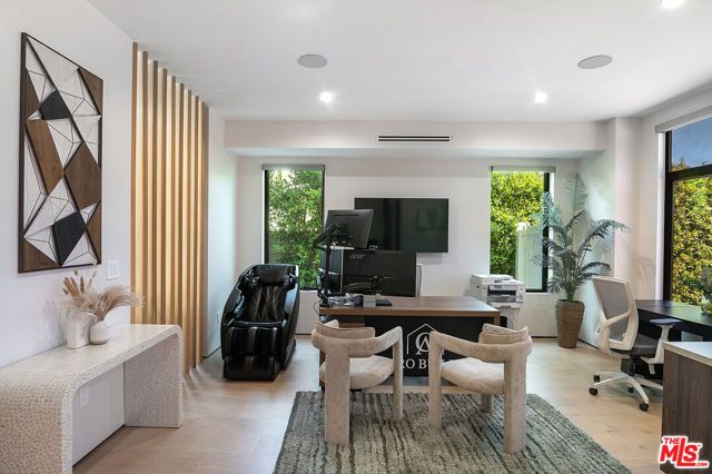 5529 Greenbush Avenue, Sherman Oaks, CA 91401
