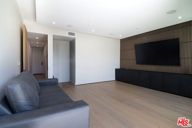 5529 Greenbush Avenue, Sherman Oaks, CA 91401