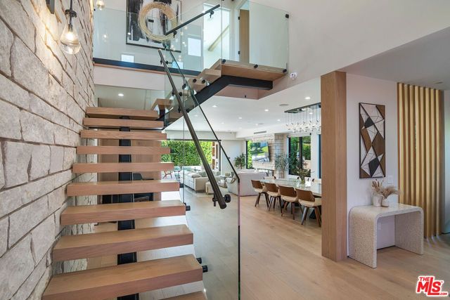 5529 Greenbush Avenue, Sherman Oaks, CA 91401