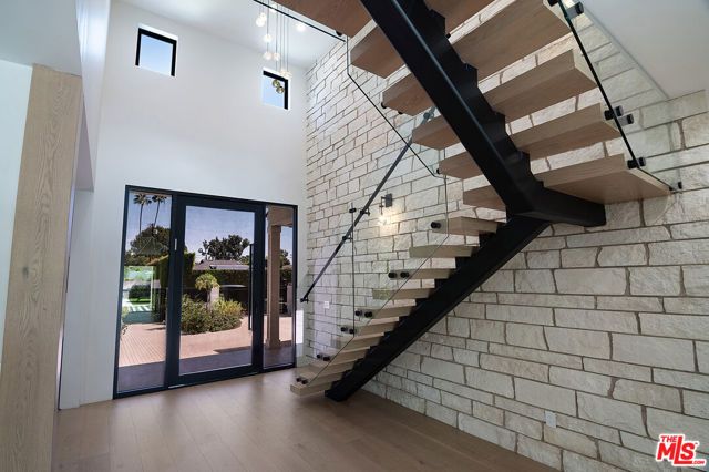 5529 Greenbush Avenue, Sherman Oaks, CA 91401