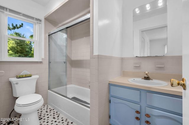 21 Carriage Lane, Englishtown, NJ 07726