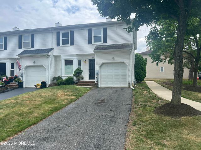 21 Carriage Lane, Englishtown, NJ 07726