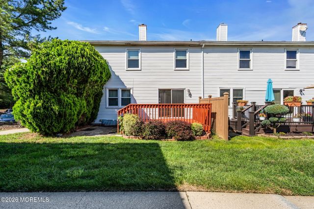 21 Carriage Lane, Englishtown, NJ 07726