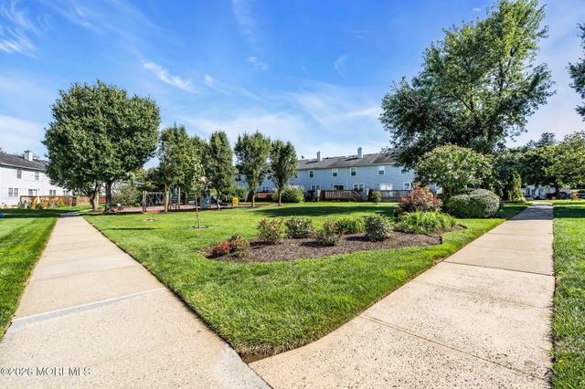 21 Carriage Lane, Englishtown, NJ 07726