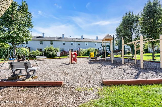 21 Carriage Lane, Englishtown, NJ 07726