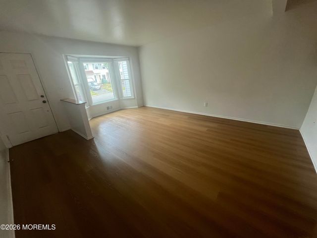 21 Carriage Lane, Englishtown, NJ 07726