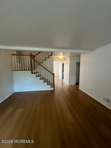 21 Carriage Lane, Englishtown, NJ 07726