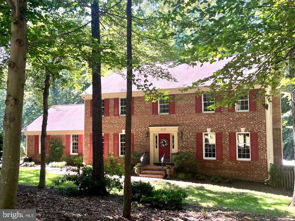 8228 HONEYSUCKLE RD, Manassas, VA 20112
