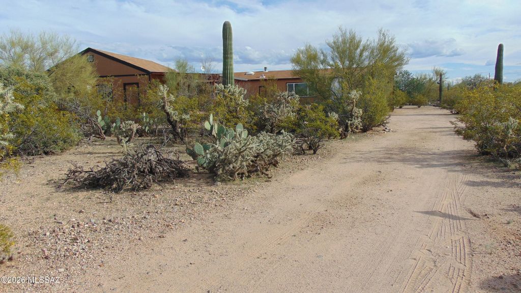 2200 N Camino Del Gato, Tucson, AZ 85743