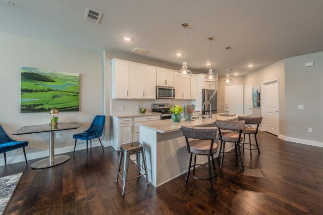 1735 Wittington Place 3206, Farmers Branch, TX 75234