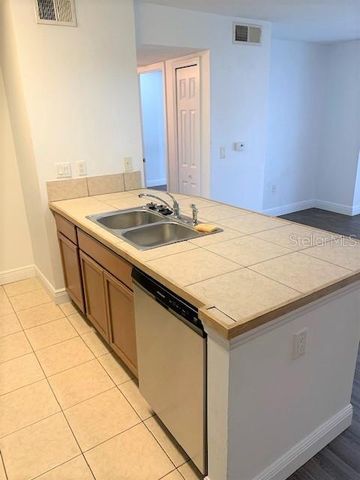 4211 CHATHAM OAK COURT 102, Tampa, FL 33624