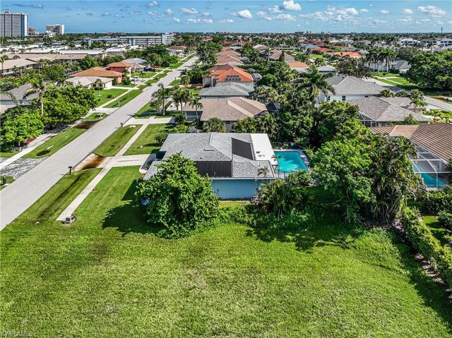 211 W Flamingo CIR, Marco Island, FL 34145