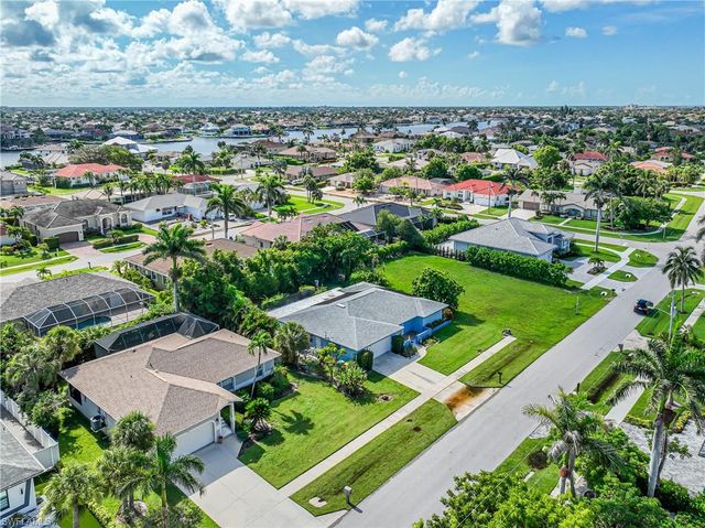 211 W Flamingo CIR, Marco Island, FL 34145