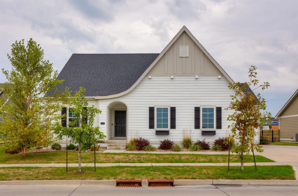 512 SW Prairie Trail Parkway, Ankeny, IA 50023