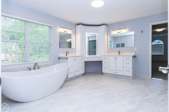 5426 Murray Court, Waterford Twp, MI 48327