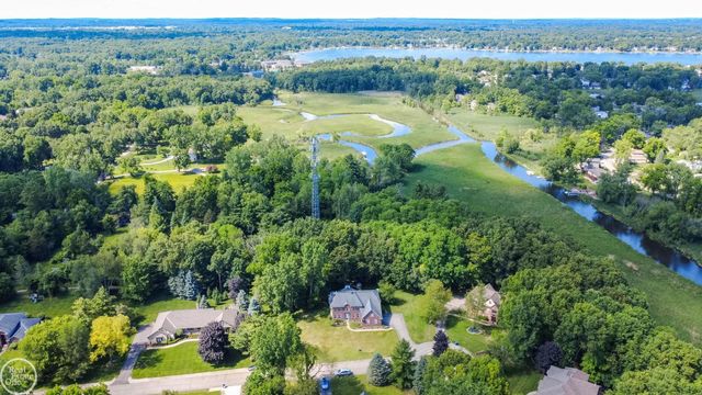 5426 Murray Court, Waterford Twp, MI 48327