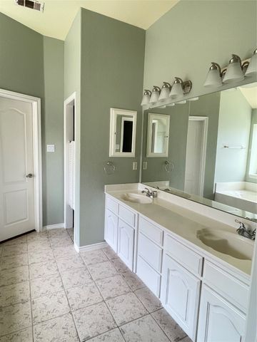 1700 Clover Hill Road, Mansfield, TX 76063