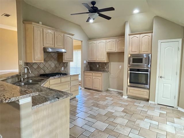 1700 Clover Hill Road, Mansfield, TX 76063